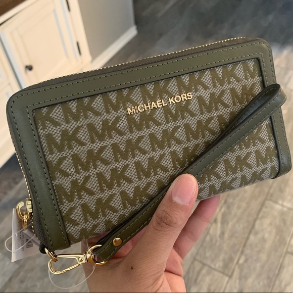 Michael Kors Handbags - New MK phone wallet 😍 olive